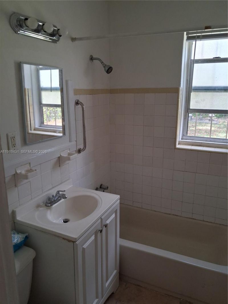 1043 NE 114th St, Biscayne Park, FL 33161 Photo