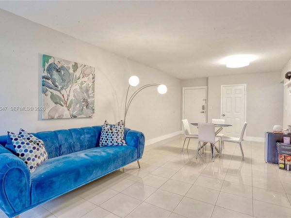 9170 Fontainebleau Blvd , Unit 203, Miami, FL 33172