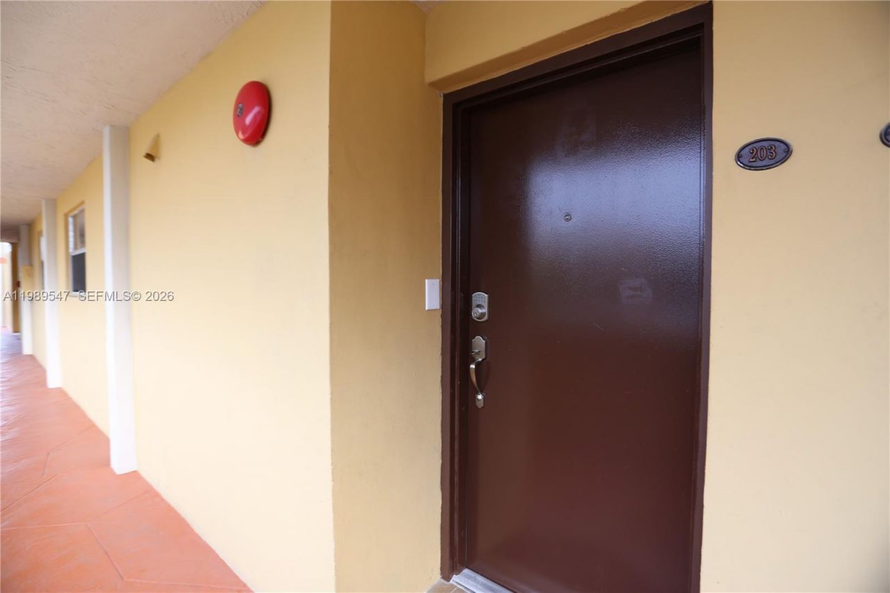 9170 Fontainebleau Blvd , Unit 203, Miami, FL 33172 Photo