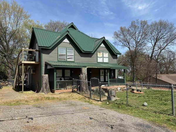 906 W Taylor St, Clarksville, AR 72830