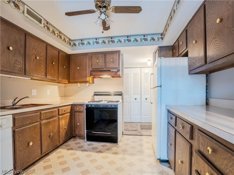 6260 Greenwood Pkwy Parkway, Unit 101, Sagamore Hills, OH 44067 Photo 4