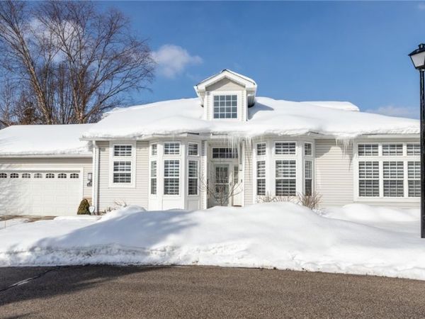 15 Orchard Circle , Orange, OH 44022