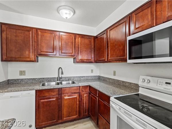 5383 Indian River Drive, Unit 320, Las Vegas, NV 89103