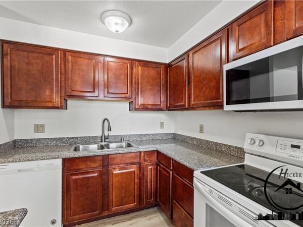 5383 Indian River Drive, Unit 320, Las Vegas, NV 89103