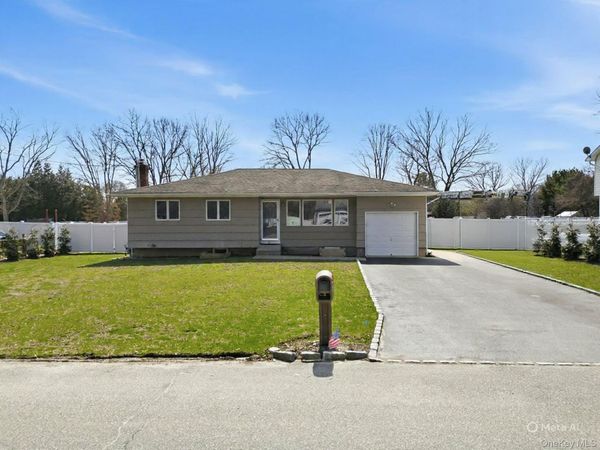 38 Pentmoor Drive, Mastic, NY 11950