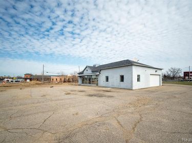 301 S Cooper Street , Jackson, MI 49201