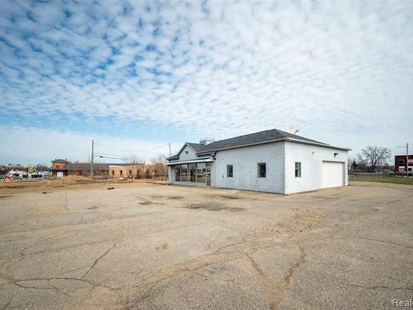 301 S Cooper Street , Jackson, MI 49201