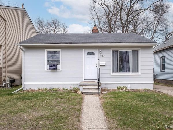 957 E Meyers Avenue, Hazel Park, MI 48030