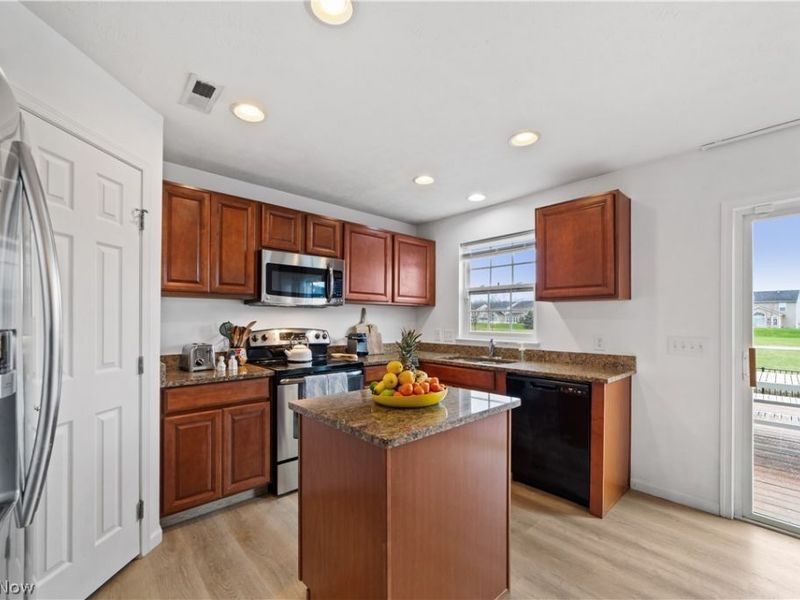 6120 Greenview Trail, North Ridgeville, OH 44039 Photo 6