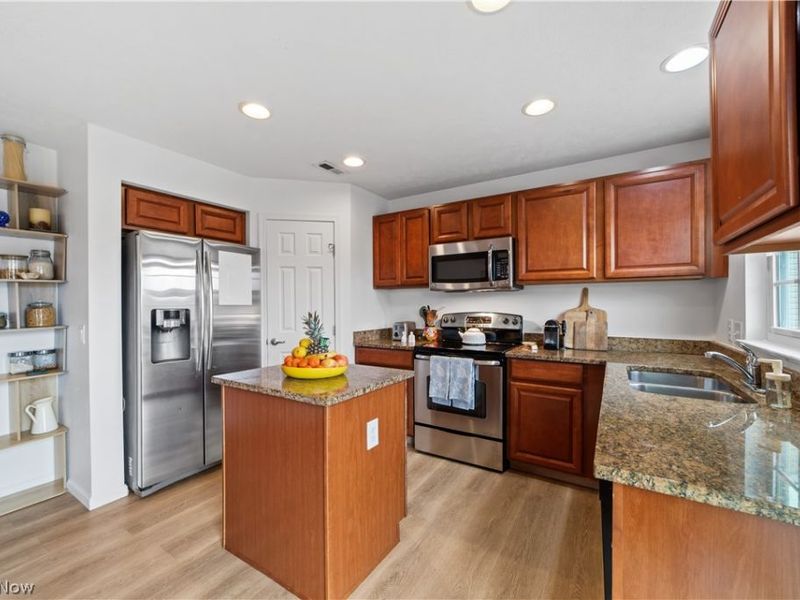 6120 Greenview Trail, North Ridgeville, OH 44039 Photo 7