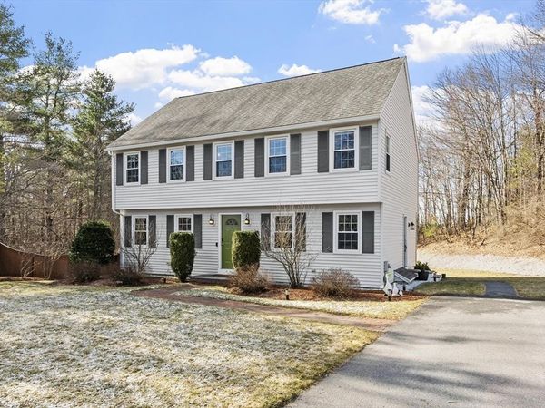 17 Merrimac Dr, Pepperell, MA 01463