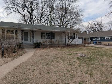 1 Parkwood Drive, Davenport, IA 52803