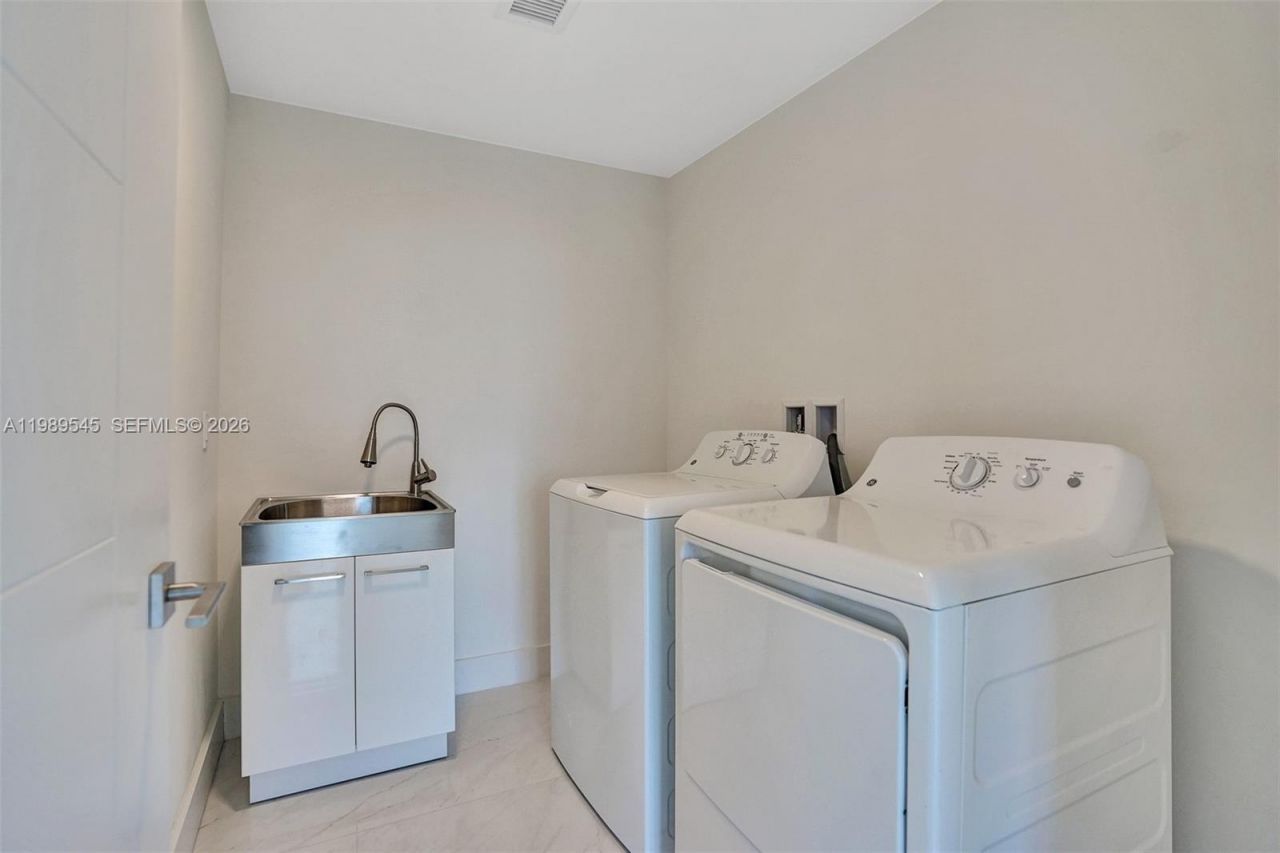 301 Altara Ave, Unit 835, Coral Gables, FL 33146 Photo