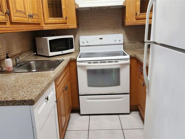 9405 W Flagler St , Unit D204, Miami, FL 33174