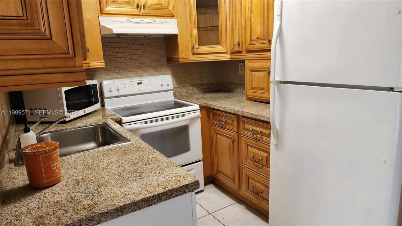 9405 W Flagler St , Unit D204, Miami, FL 33174 Photo