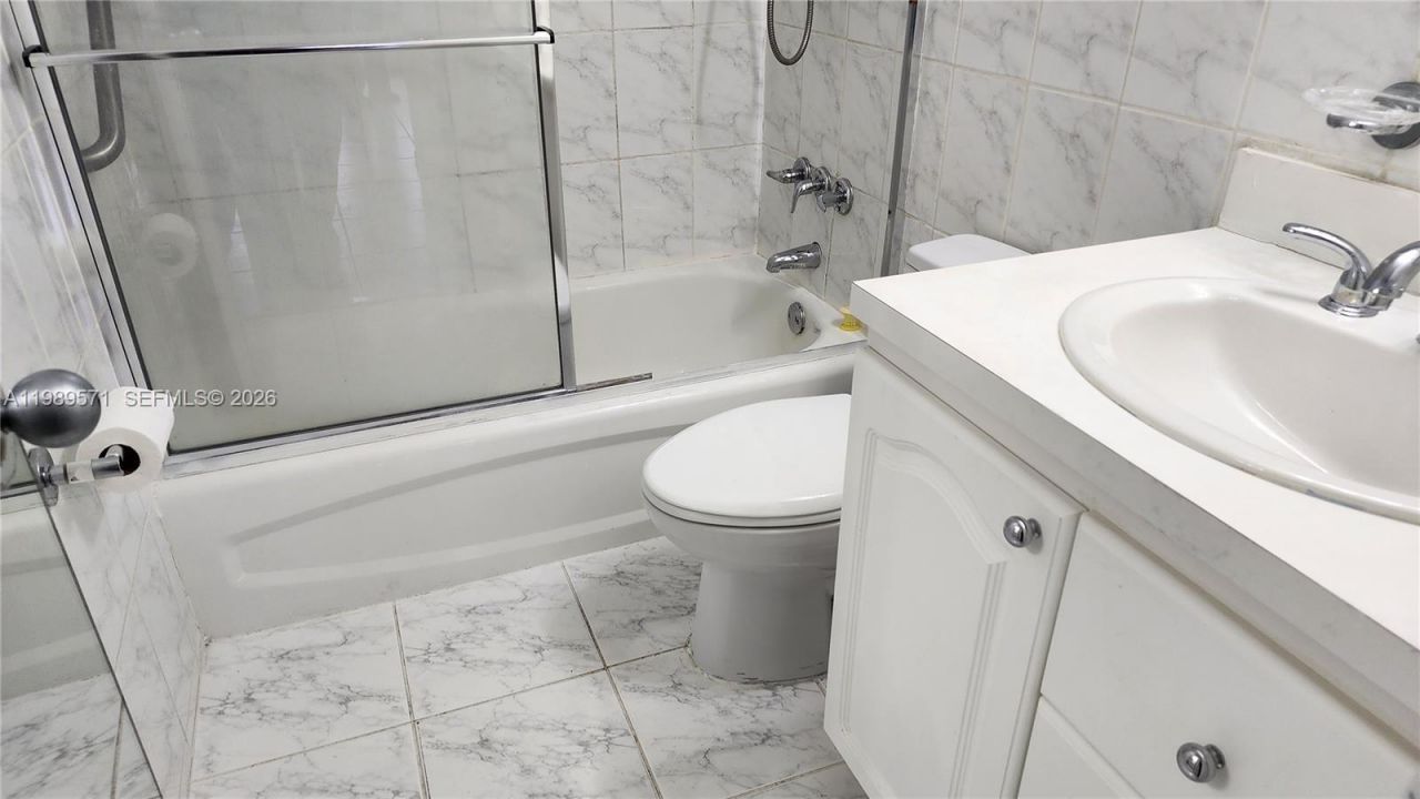 9405 W Flagler St , Unit D204, Miami, FL 33174 Photo