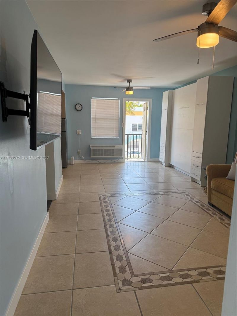 321 Wilson St, Unit A204, Hollywood, FL 33019 Photo