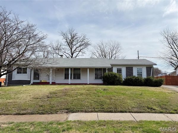 2910 Wellington Drive , Florissant, MO 63033