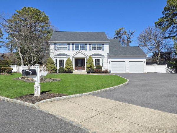 9 Keystone Court, Centereach, NY 11720