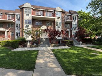 172-39 HIGHLAND AVE Jamaica Estates, NY 11432