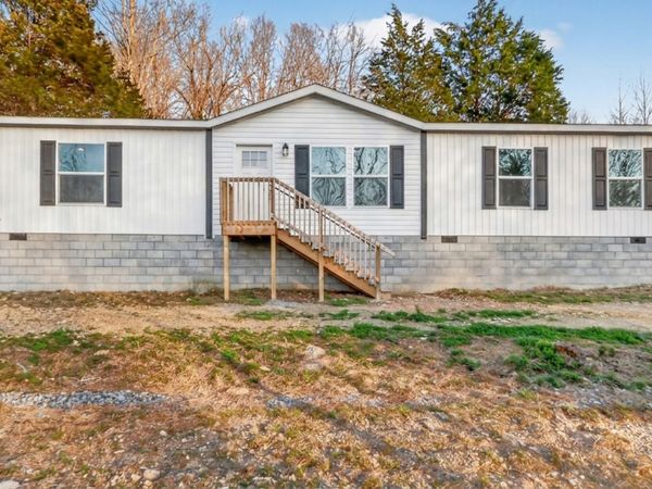 2176 Fairfield Rd , Westmoreland, TN 37186