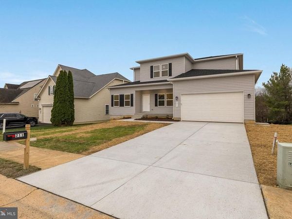 211 PRINCESS CAROLINE COURT, EDINBURG, VA 22824