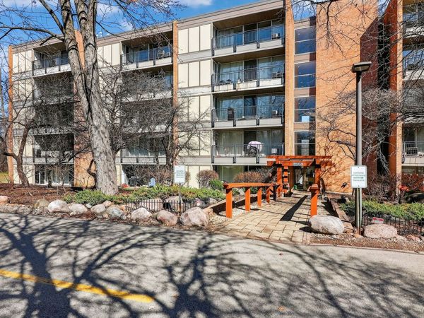 6020 Oakwood Drive, Unit 1L, Lisle, IL 60532