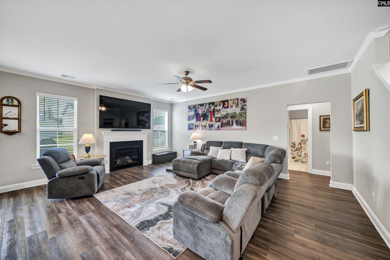 160 Secretariat St  Photo 10