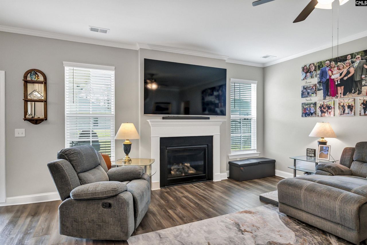 160 Secretariat St  Photo 12