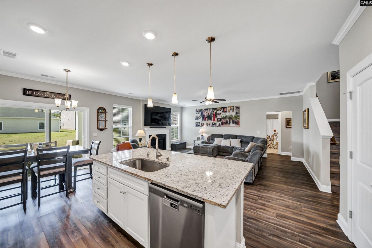 160 Secretariat St  Photo 18