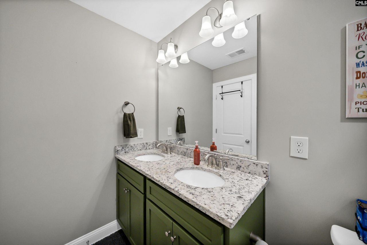 160 Secretariat St  Photo 37