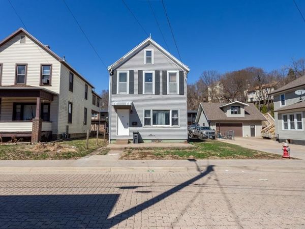 351 Dorgan Place, Dubuque, IA 52001