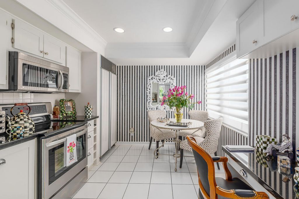 250 Bradley Place, Unit 202, Palm Beach, FL 33480 Photo