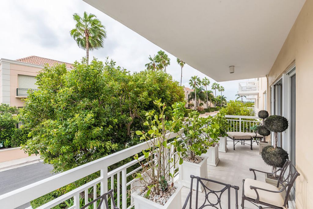 250 Bradley Place, Unit 202, Palm Beach, FL 33480 Photo