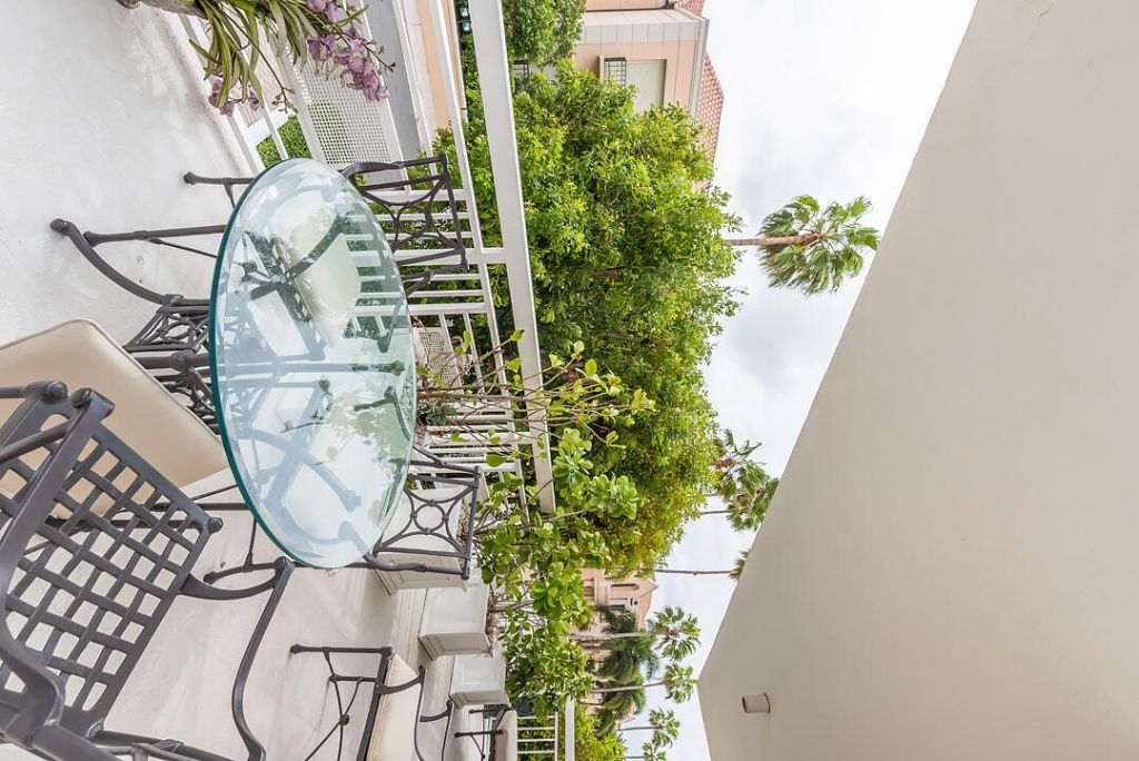 250 Bradley Place, Unit 202, Palm Beach, FL 33480 Photo