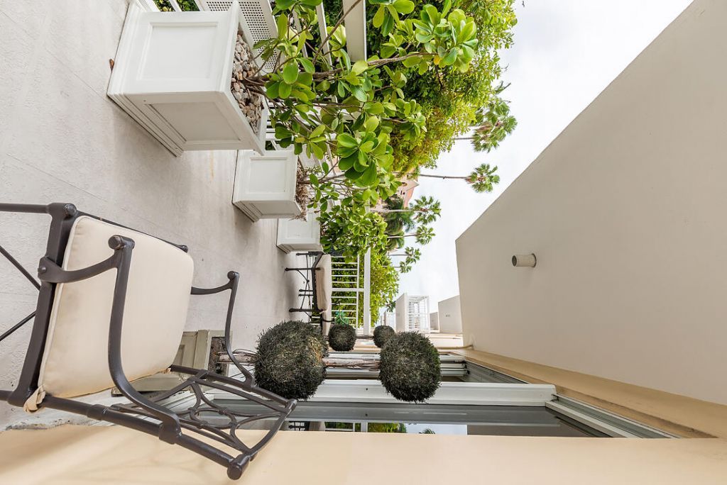 250 Bradley Place, Unit 202, Palm Beach, FL 33480 Photo