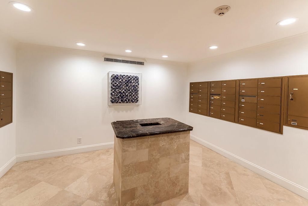 250 Bradley Place, Unit 202, Palm Beach, FL 33480 Photo