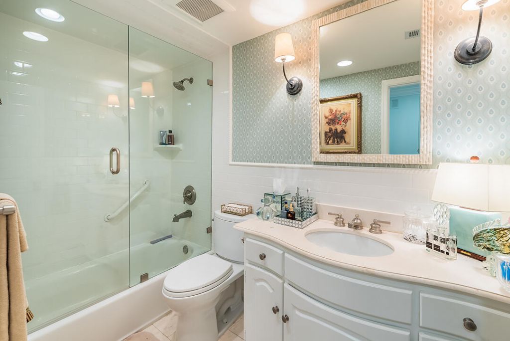 250 Bradley Place, Unit 202, Palm Beach, FL 33480 Photo