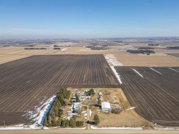 1772 Timber Avenue, Charles City, IA 50616