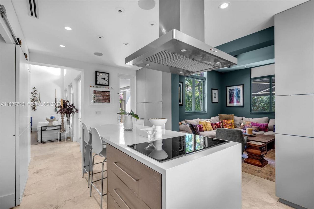 140 Hampton Ln, Key Biscayne, FL 33149 Photo