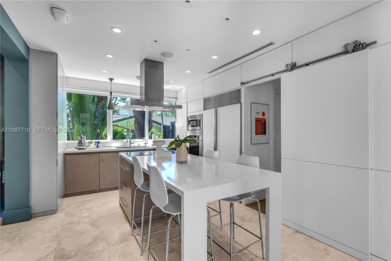 140 Hampton Ln, Key Biscayne, FL 33149 Photo