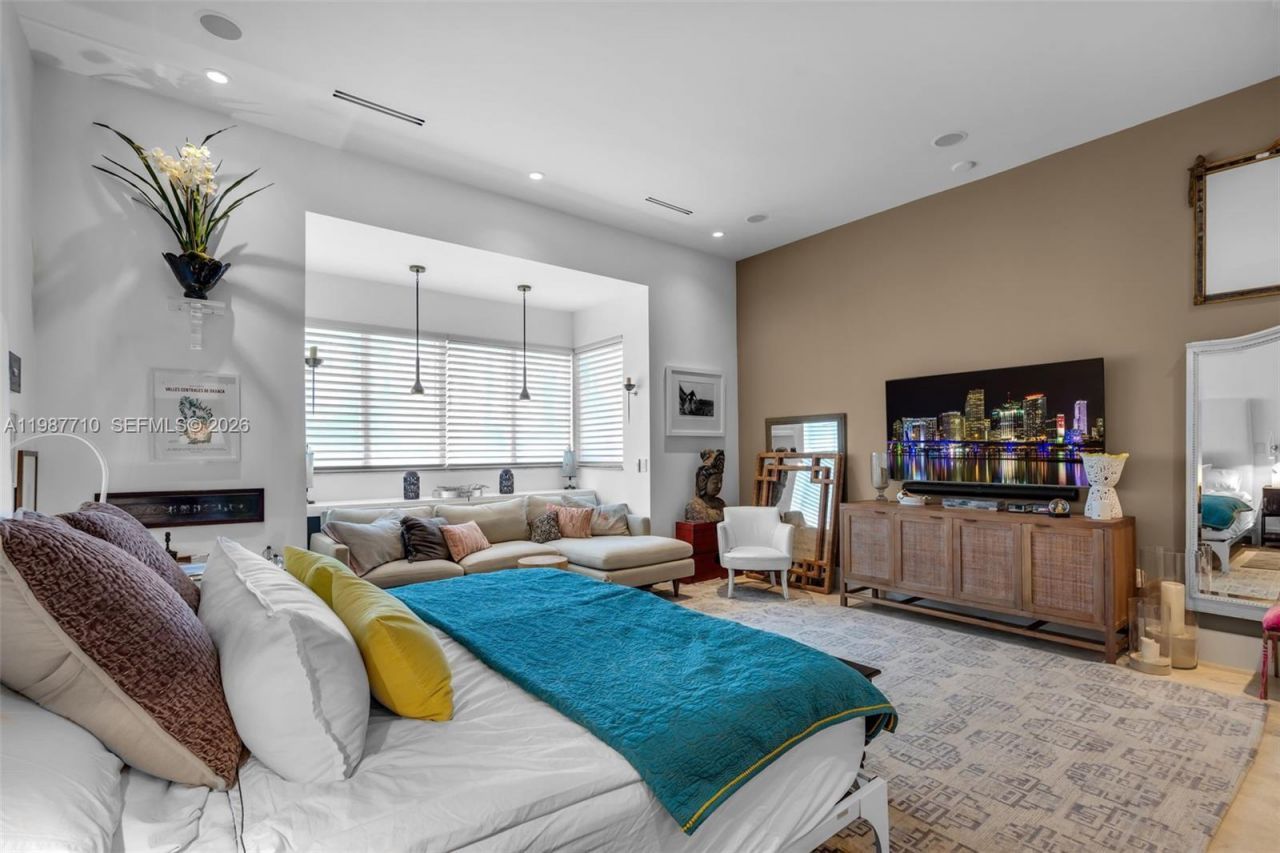 140 Hampton Ln, Key Biscayne, FL 33149 Photo