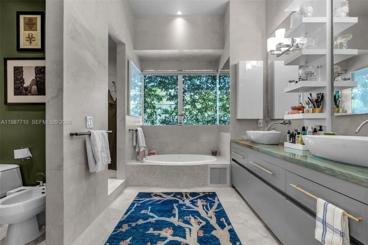140 Hampton Ln, Key Biscayne, FL 33149 Photo