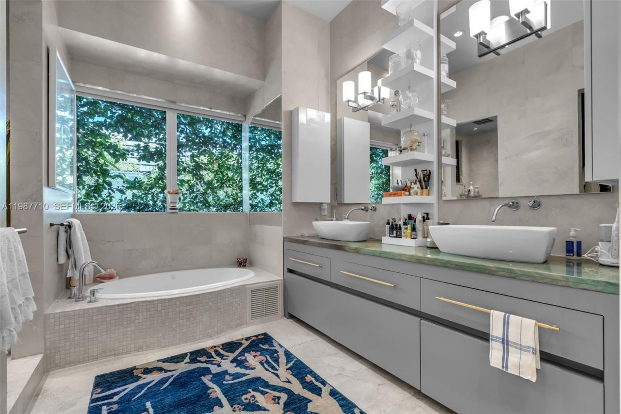 140 Hampton Ln , Key Biscayne, FL 33149 Photo