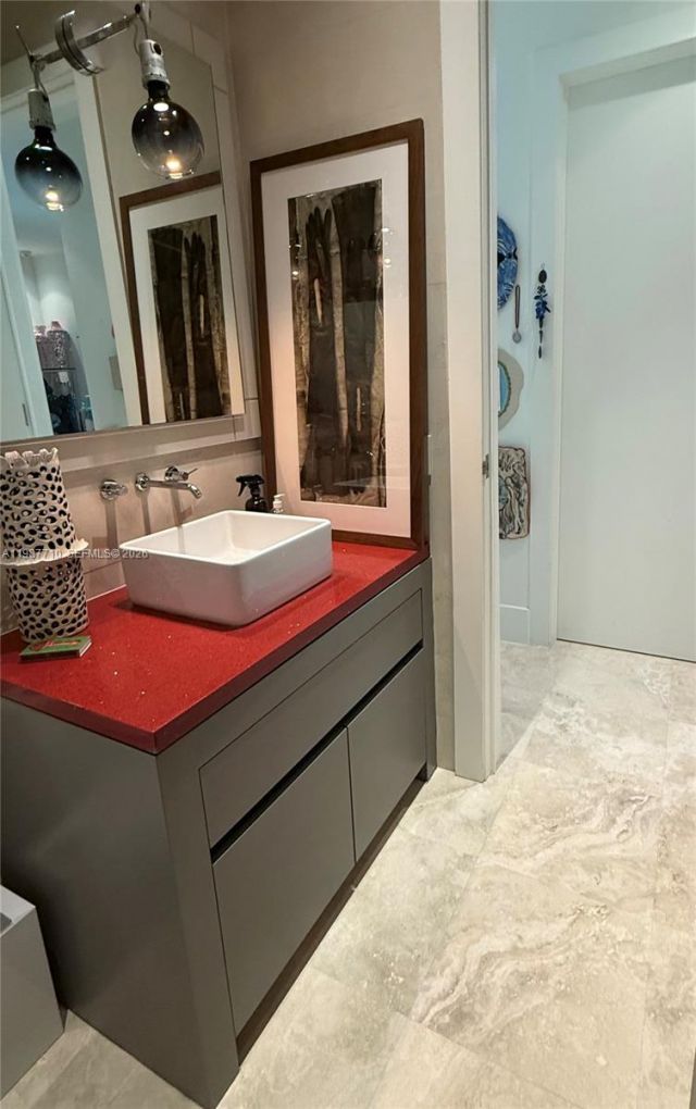 140 Hampton Ln, Key Biscayne, FL 33149 Photo