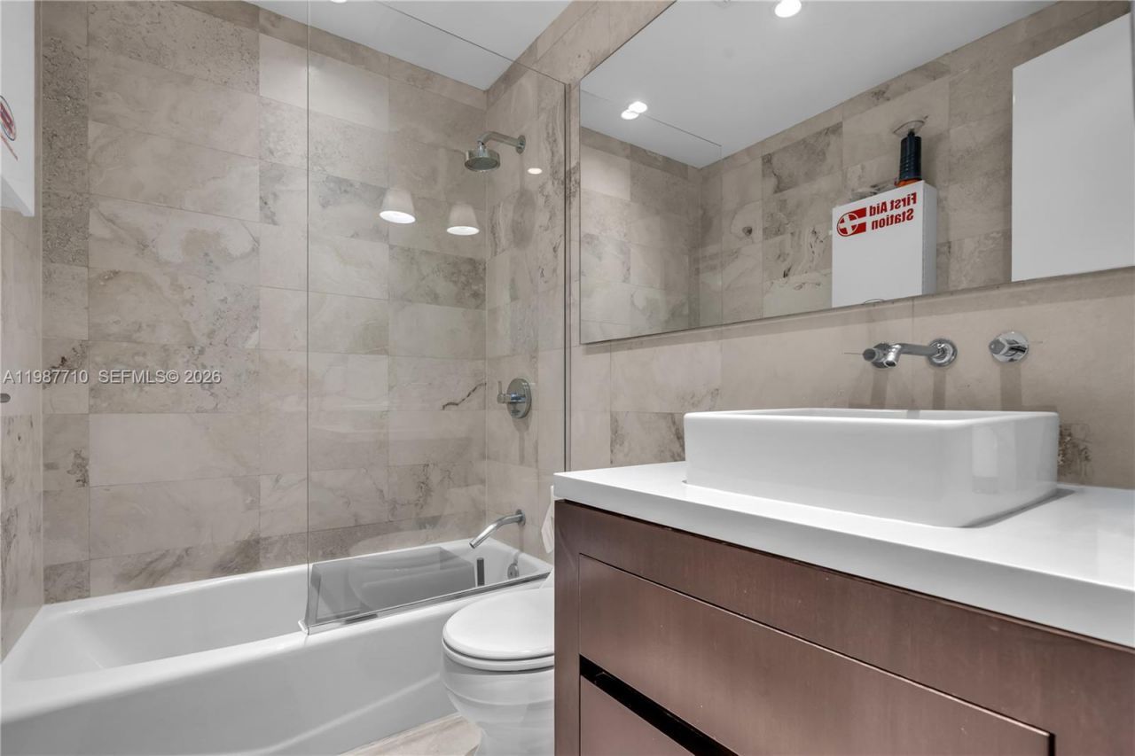 140 Hampton Ln, Key Biscayne, FL 33149 Photo