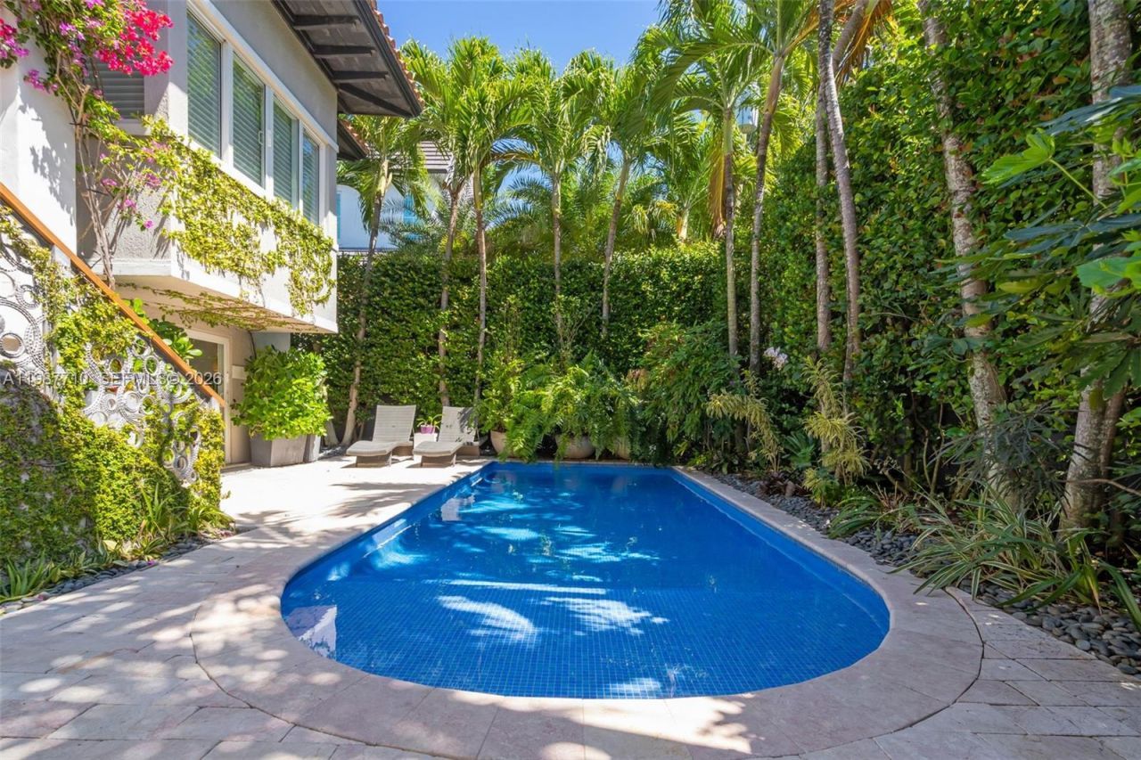 140 Hampton Ln, Key Biscayne, FL 33149 Photo