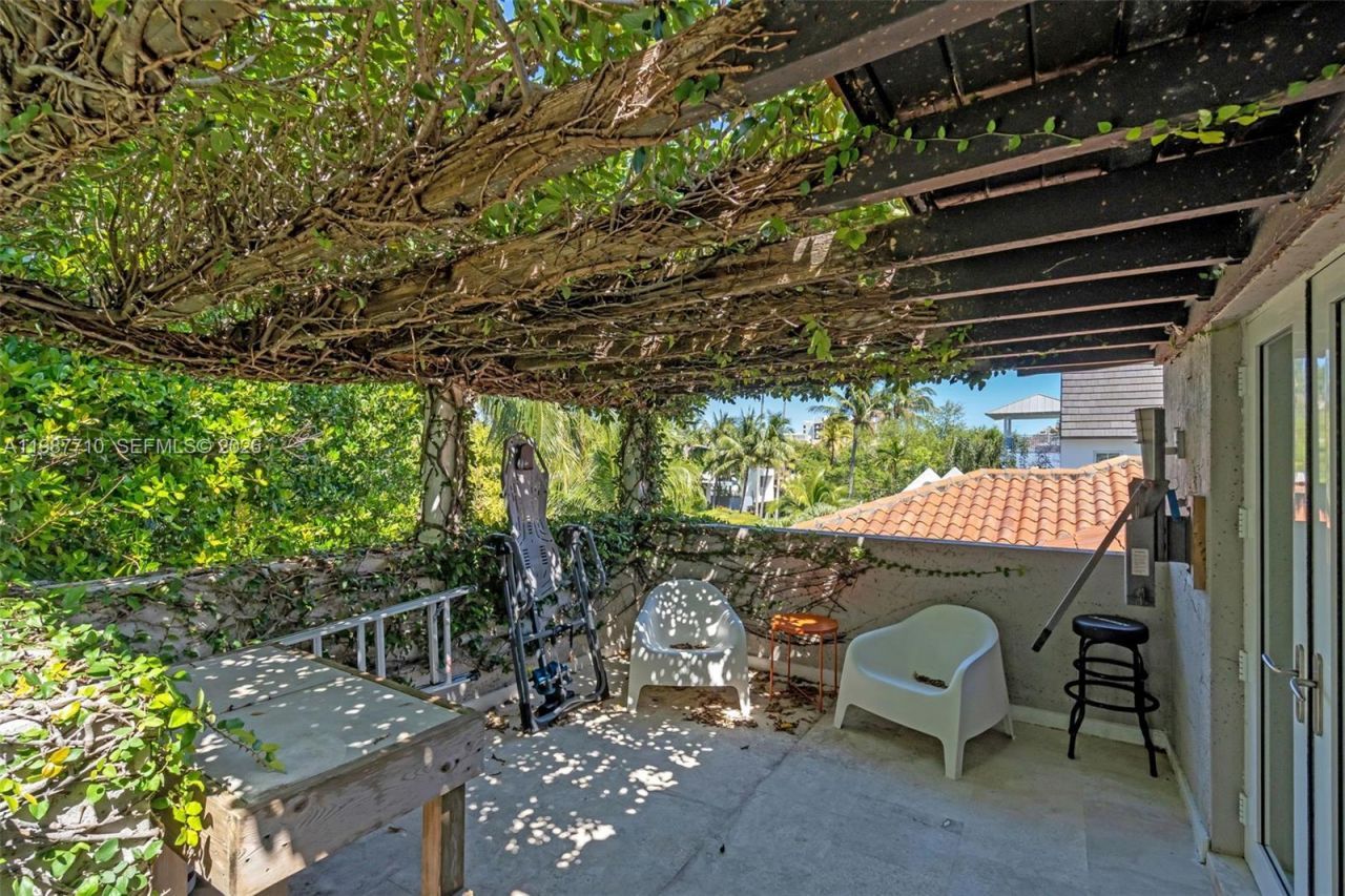 140 Hampton Ln, Key Biscayne, FL 33149 Photo