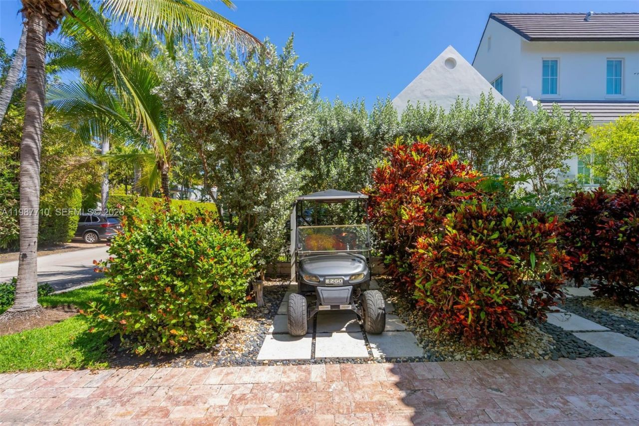 140 Hampton Ln, Key Biscayne, FL 33149 Photo
