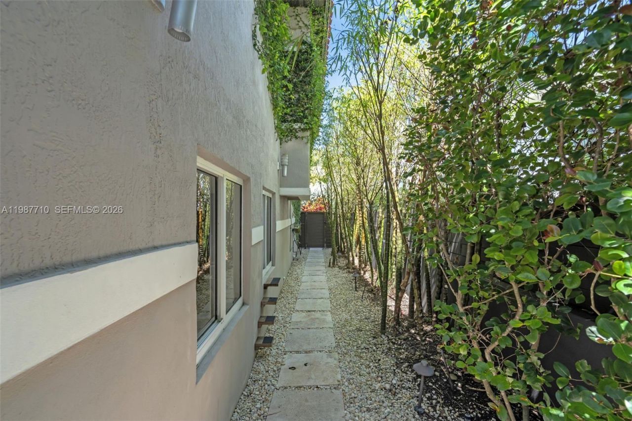 140 Hampton Ln , Key Biscayne, FL 33149 Photo